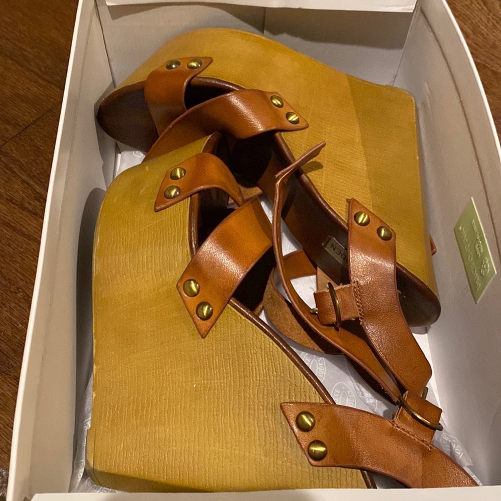 Steve Madden wedges *CLOSET CLEAN OUT. EVERYTHING MUST GO*
